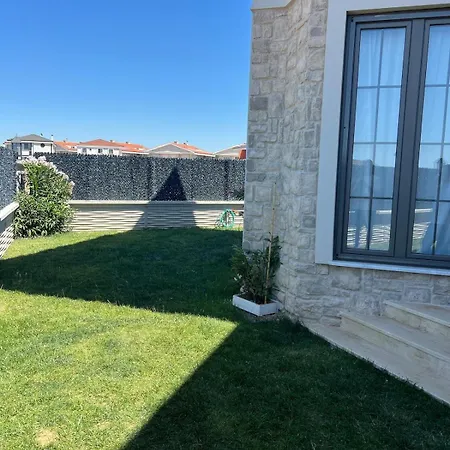 Stylish 2-br With Pool Near Sarimsakli דירה *